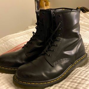 Doc Martins 1460 SMOOTH LEATHER LACE UP BOOTS amazing condition